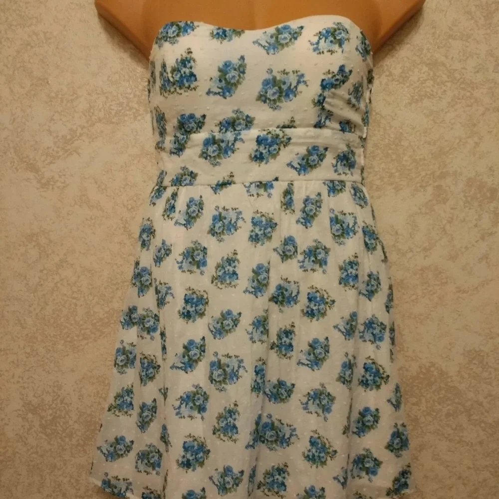 Emerald Sundae Strapless Dress - White with Blue Floral Clip Dot